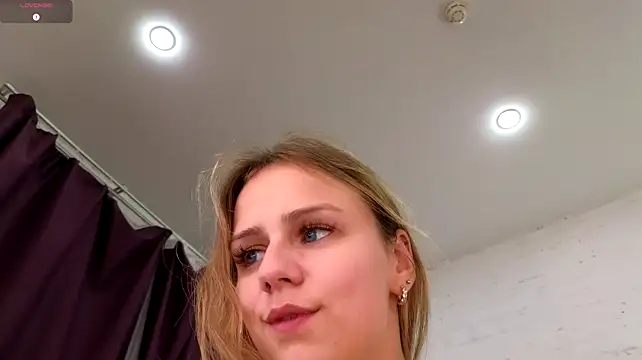 wendydolie (F young) - Doggy on chair