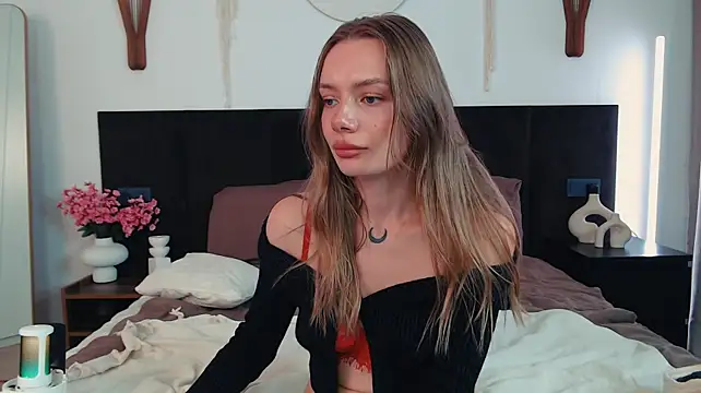 LunaticaBae live cam preview