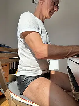 SexyLeon8 live cam preview