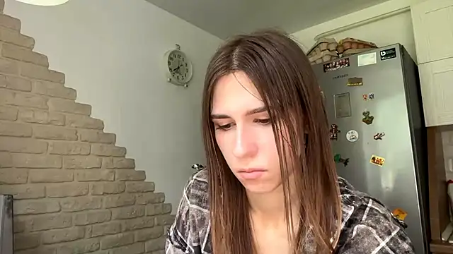 ZaraGuyette live cam on StripChat