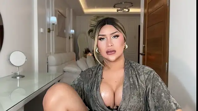 Your_Majesty_Tyra live cam preview