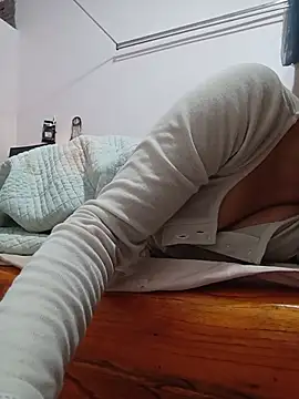 Linda-yiyi live cam on StripChat