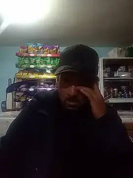 Ernesthot82 live cam on StripChat