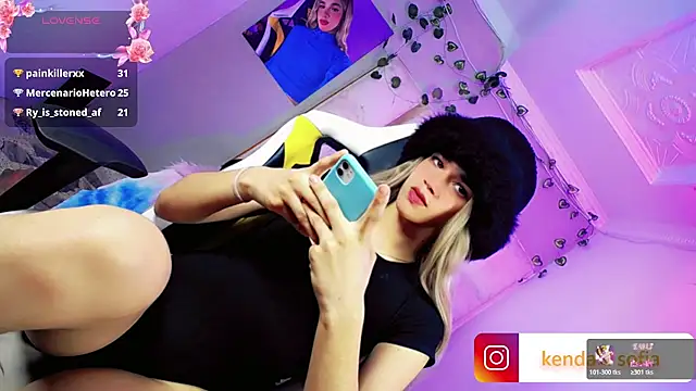 Sophiaa_doll_ live cam on StripChat
