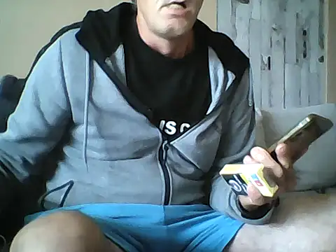 oralchtivy12 live cam on StripChat