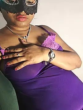 DIRTYSECRET_QUEEN_07