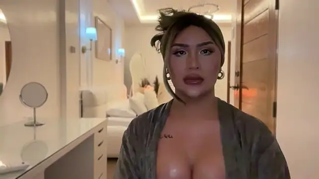 Your_Majesty_Tyra live cam preview
