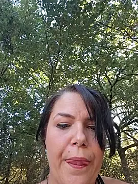 Xladycharme Live Webcam on Stripchat