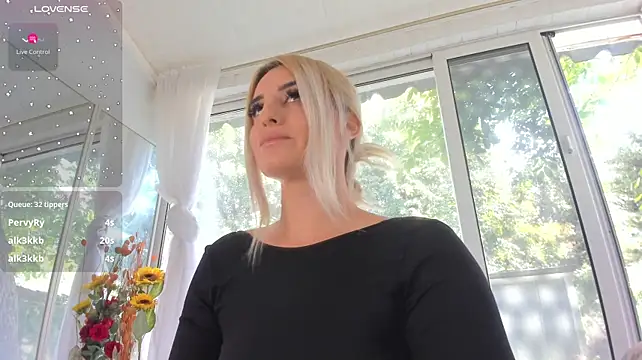 Ella_Vee