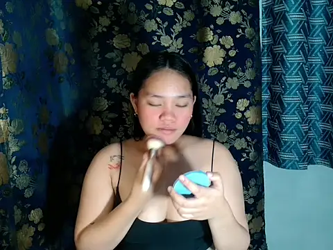 prettykrysgirl live cam on StripChat