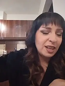 EmmaKrosss live cam on StripChat