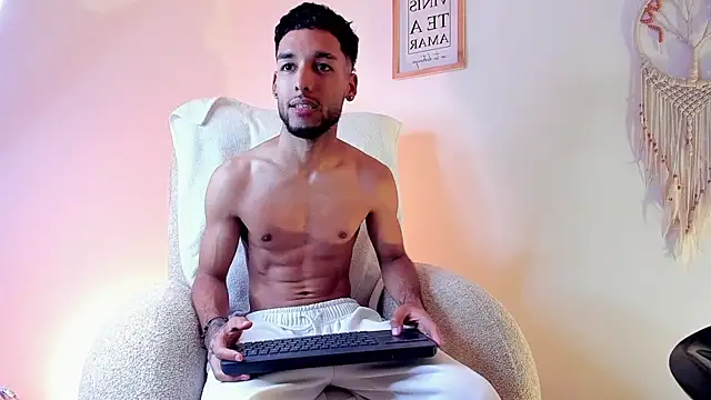 Thiagoferreti live cam on StripChat