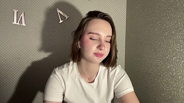 LovieClausing live cam preview