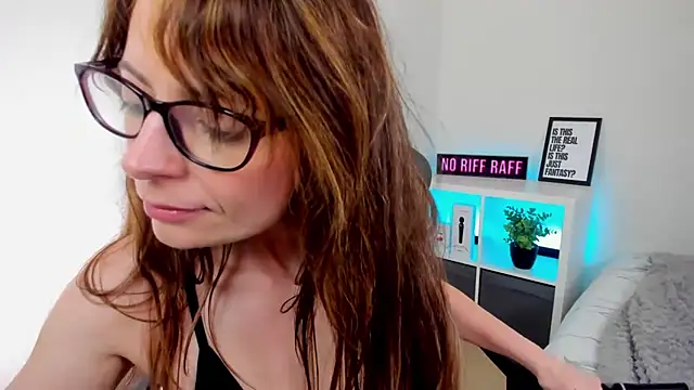 luciewinters_uk's live room