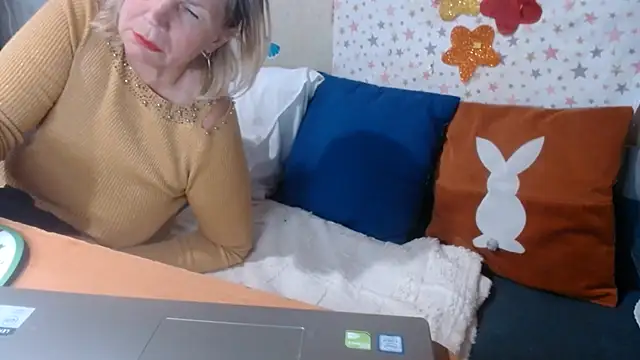QueenLana live cam preview