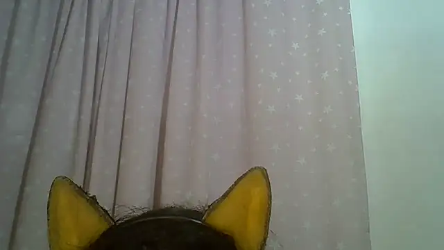 SkinnyKitten live cam