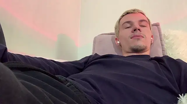 Jeremy1Scott live cam on StripChat