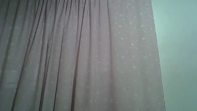 SkinnyKitten live cam on StripChat