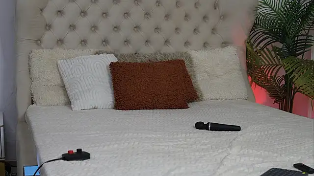 TiffanyMaze live cam on StripChat