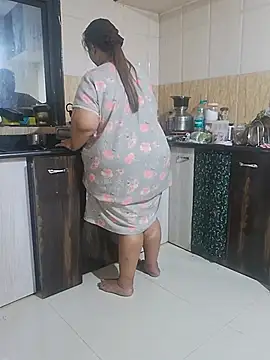 ravina_patil1 (F milf) - Kissing your lips