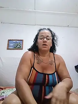 tugordita-hot (F milf) - Crema en las tetas