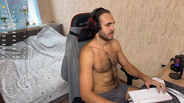 Raamoss live cam on StripChat