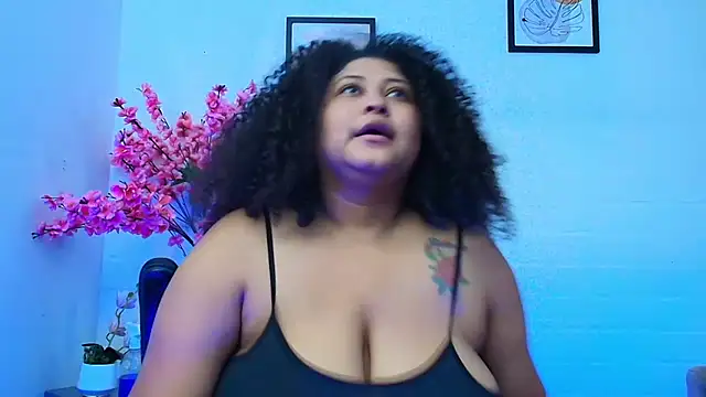 Ayliinn_ live cam on StripChat