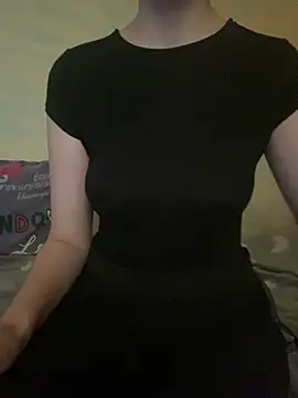 KittieCreme live cam on StripChat