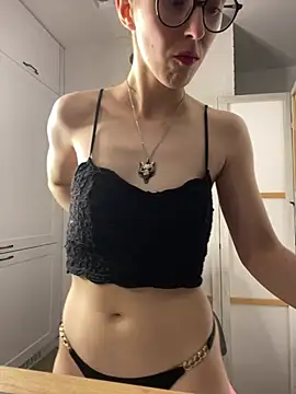 MartiniiSelenna live cam on StripChat