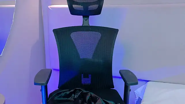 NaomiKlarc