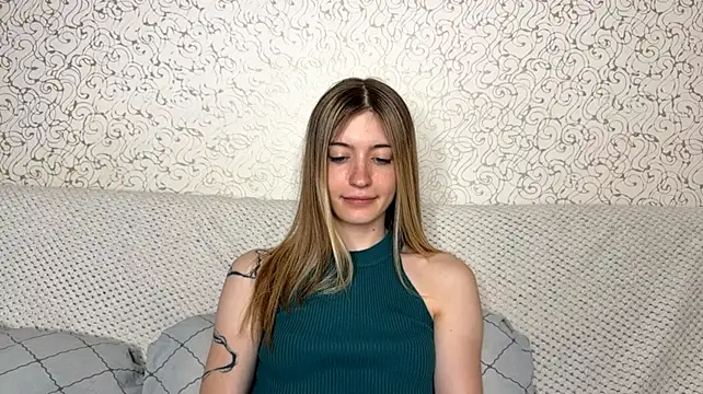 Shinin_Robi live cam on StripChat