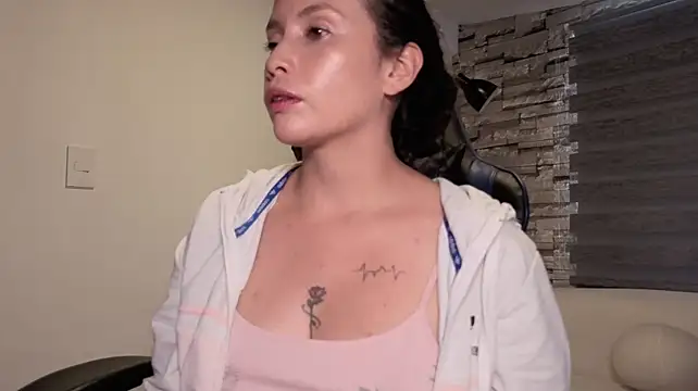 Karol_vg live cam on StripChat