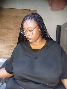 AaliyahBlackXO live cam on StripChat
