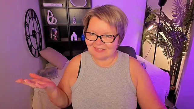 Shannonshine live cam on StripChat