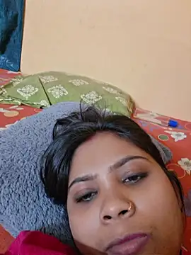 Redqqueen's cam show statistics and live stream