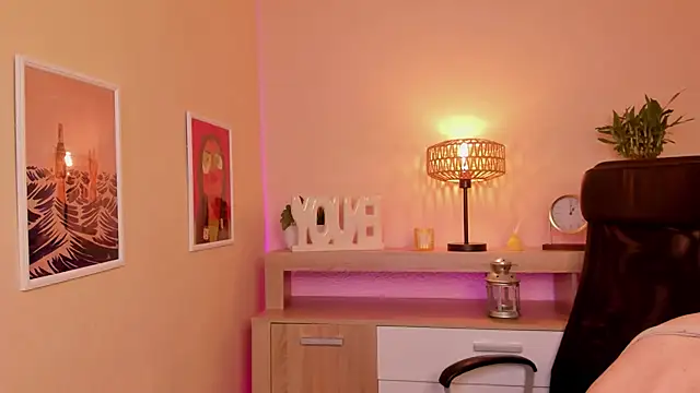 MickeQuinee live cam preview