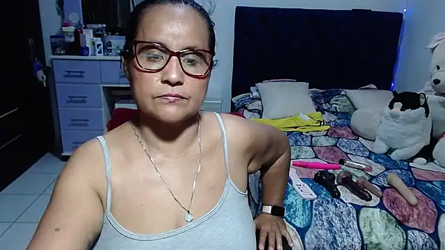 pervert_mommy_ live cam preview