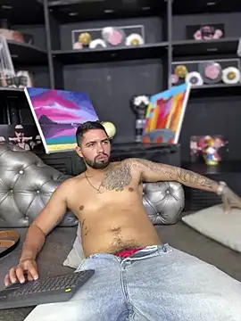 matteosantos live cam on StripChat