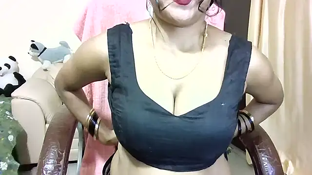 Queenhimanshi live cam