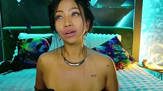 ElyaQuinn live cam on StripChat