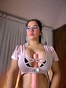 LunaRosse_ live cam on StripChat