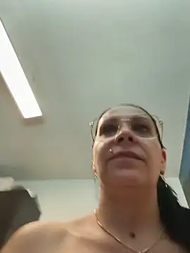SugarDiamonds live cam on StripChat