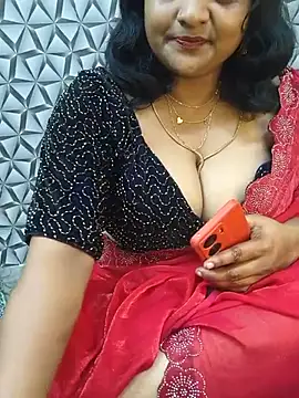 AADHIRA_Tamil_Mallu live cam on StripChat