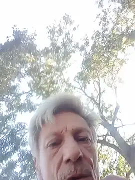 Deddyitalia3p live cam on StripChat