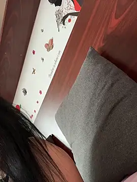 Hotmomcheckk_ live cam