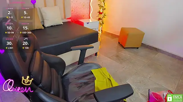 Karla_tay1