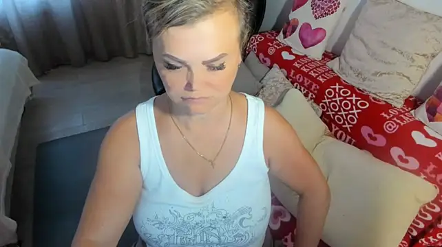 MildMature live cam on StripChat