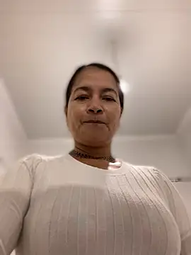 jlo_69 (F milf) - Tits in public