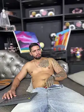 matteosantos live cam on StripChat
