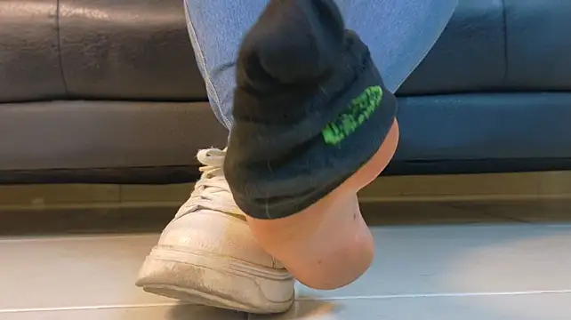 ririibrunette__ (F young) - creamy footjob